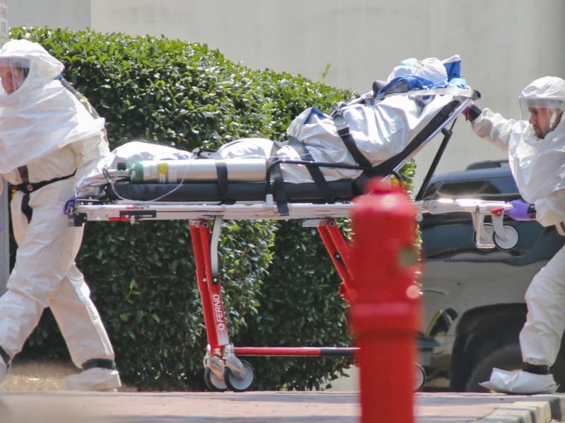 L’EBOLA NON FERMA LA VITA (di A. Amato, A. Colombo, Y. Lemkhairi) L’EBOLA NON FERMA LA VITA (di A. Amato, A. Colombo, Y. Lemkhairi)